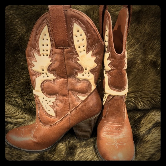 Women’s cowboy boots - Picture 1 of 3